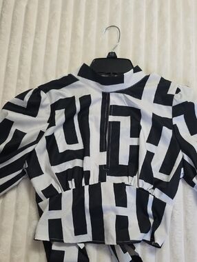 SHEIN Black & White Geometric High-Neck Crop Top